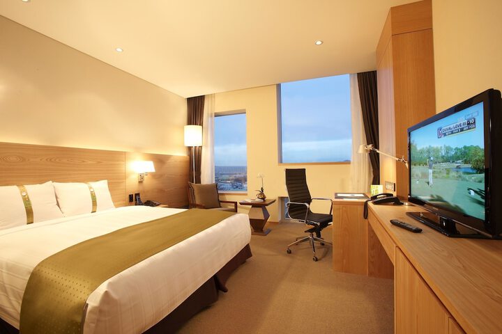 Room 4 of 112