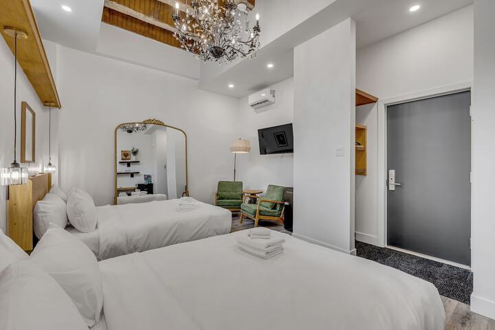Room 43 of 70