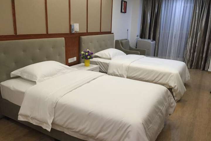 Room 9 of 16