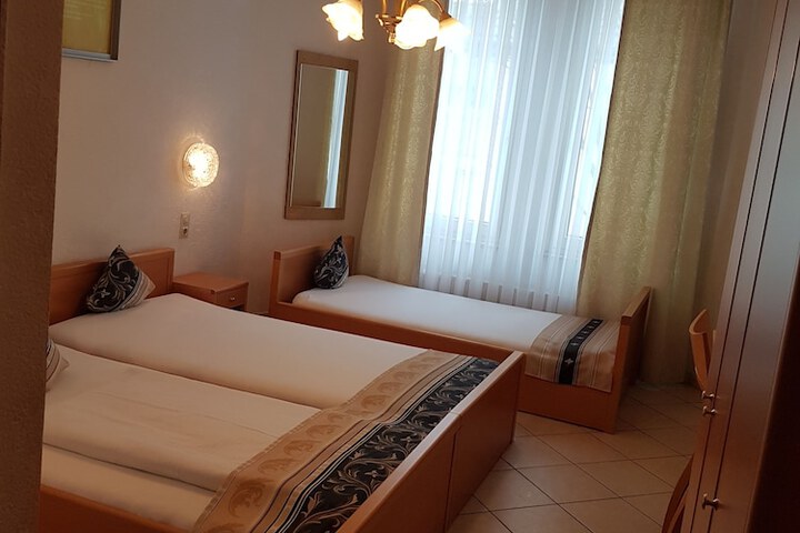 Room 9 of 43