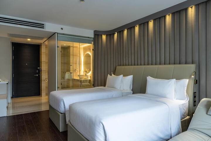 Room 26 of 144