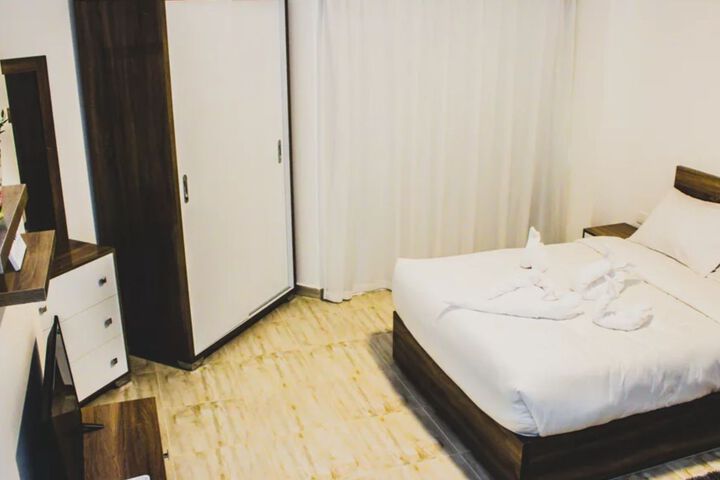 Room 33 of 39