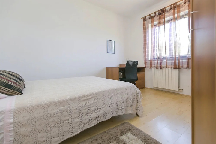 Room 3 of 16
