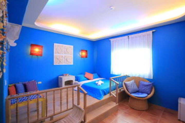 Room 11 of 24