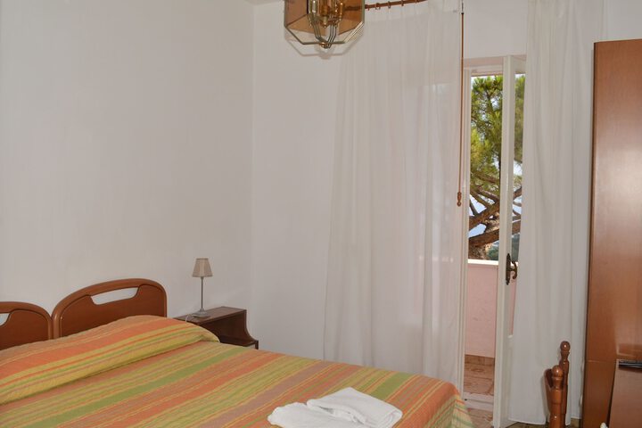 Room 28 of 75