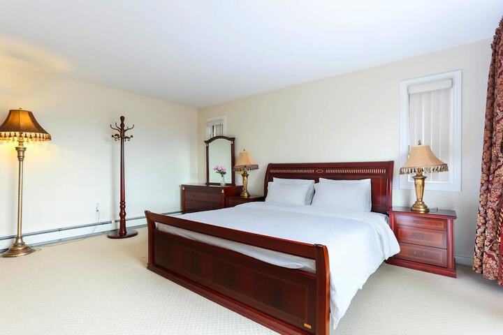 Room 6 of 27