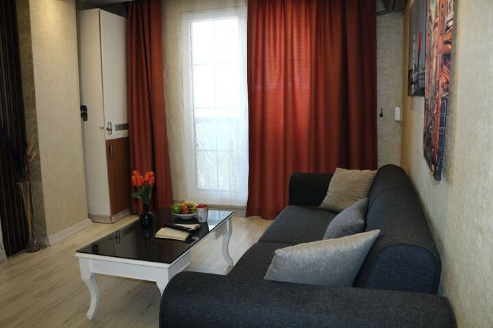 Room 5 of 7