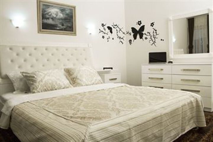 Room 8 of 35