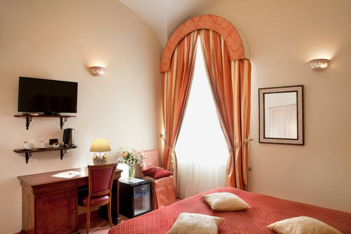 Room 10 of 72