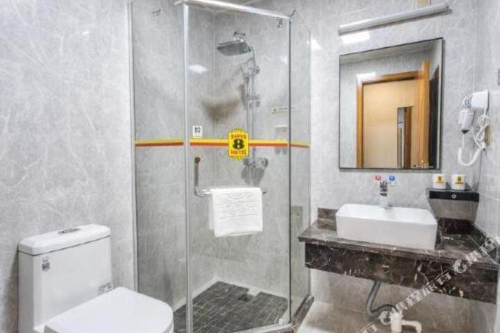Super 8 Hotel (Suzhou Wangting Town Commercial Plaza)