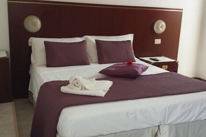 Room 7 of 62
