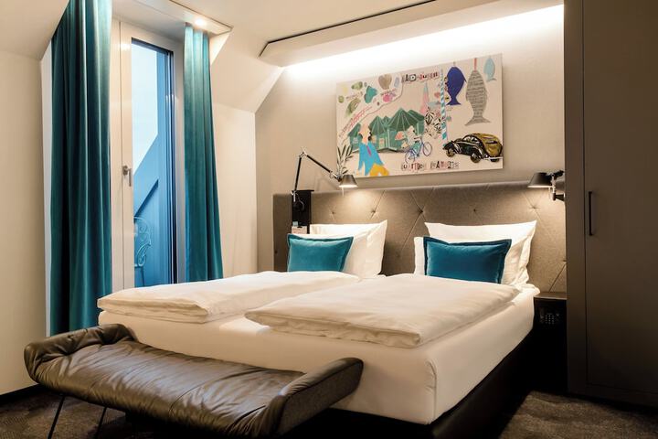 Room 6 of 27