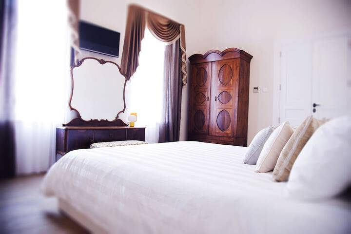 Room 4 of 56