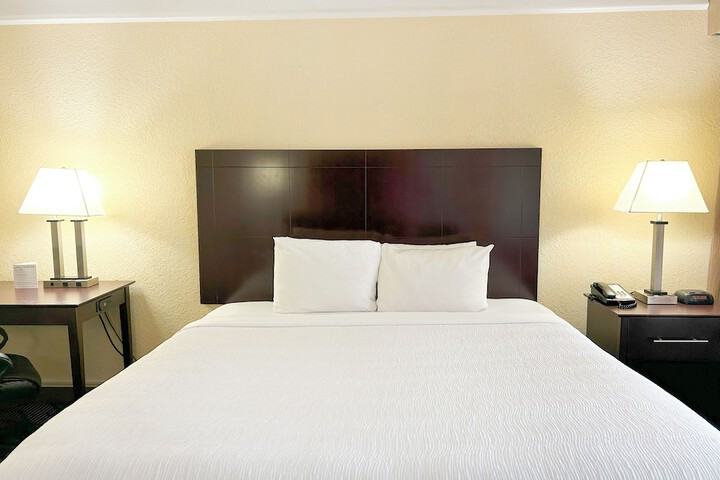 Room 9 of 28