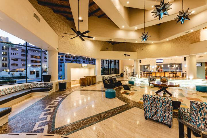 Entrance & Lobby