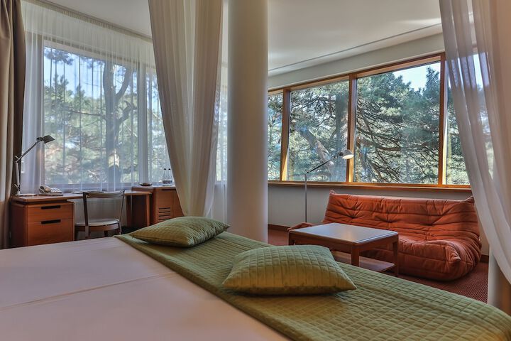 Room 23 of 158