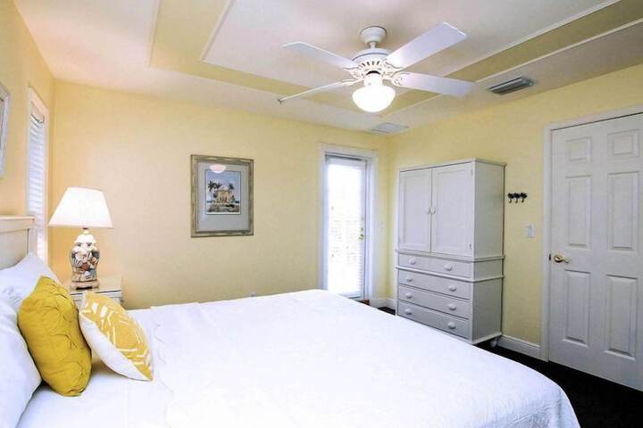 Room 4 of 32