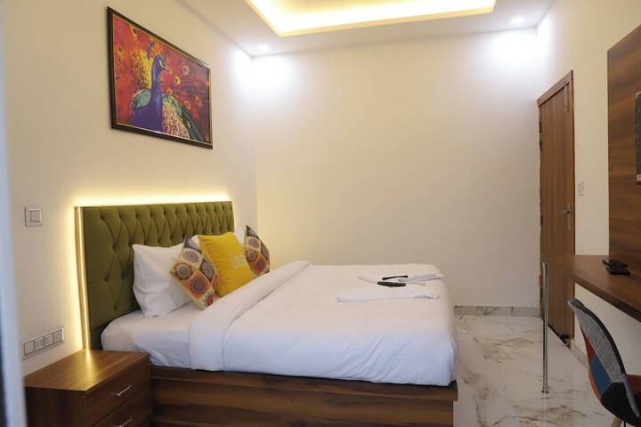 Room 8 of 17