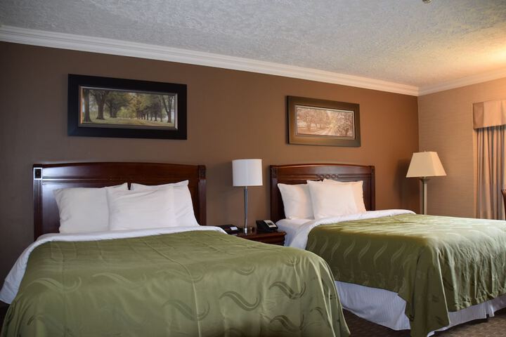 1 Queen Bed (7 of 16)
