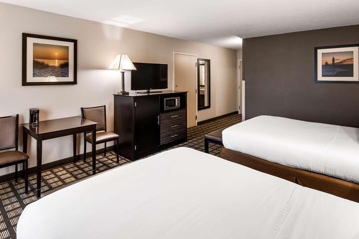 2 Queen Beds Annex Building Exterior Entrance No Elevator Accessible Microwave and Refrigerator WiFi Full Breakfast (9 of 15)