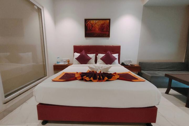 Room 12 of 53
