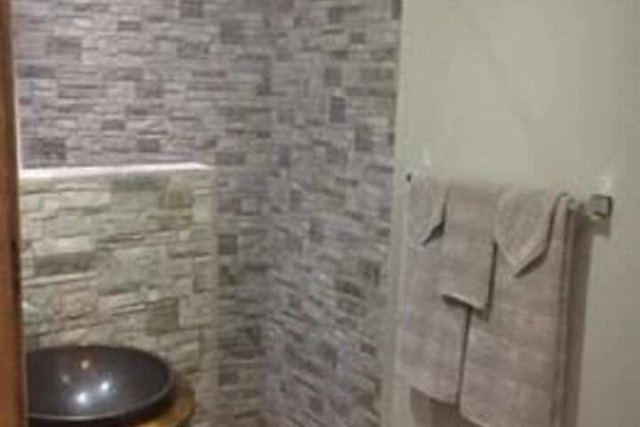 Room 4 of 11
