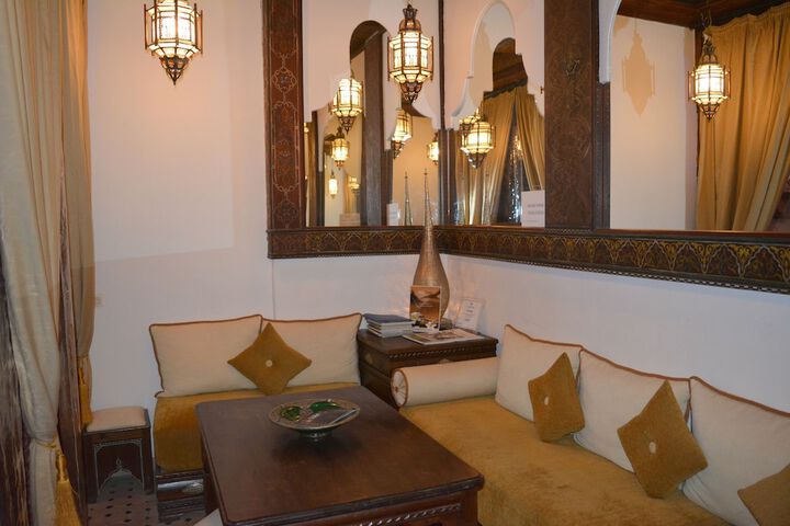 Lounge 85 of 107