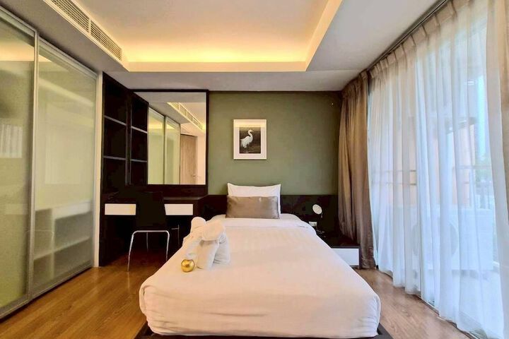 Room 5 of 52