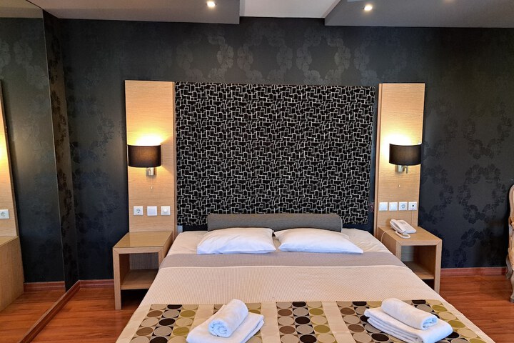 Room 17 of 44