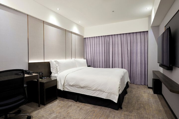 Room 18 of 32