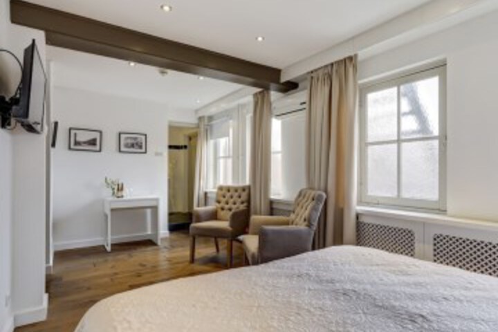 Room 15 of 46