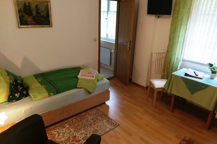 Room 9 of 14