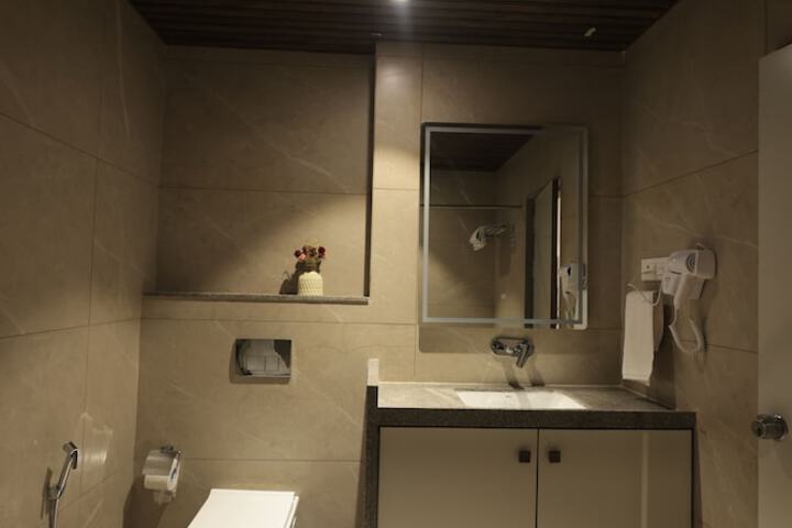 Room 44 of 65