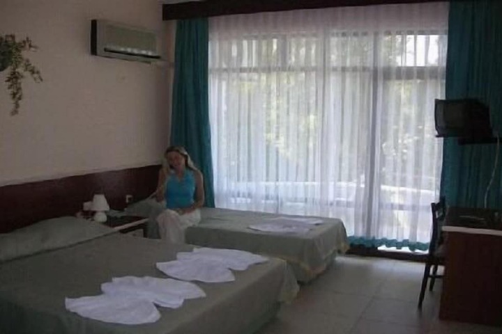 Room 13 of 31