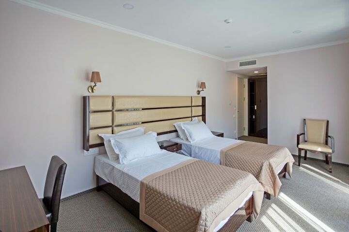Room 12 of 33