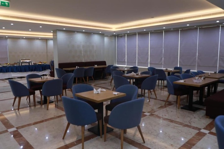 Dining 5 of 12