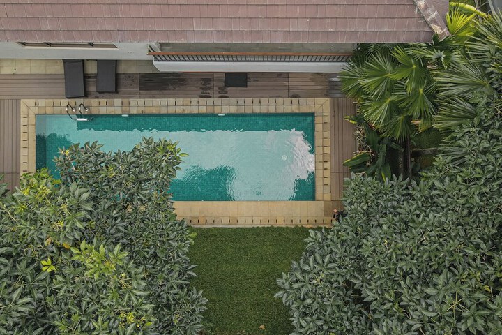 Pools & Facilities
