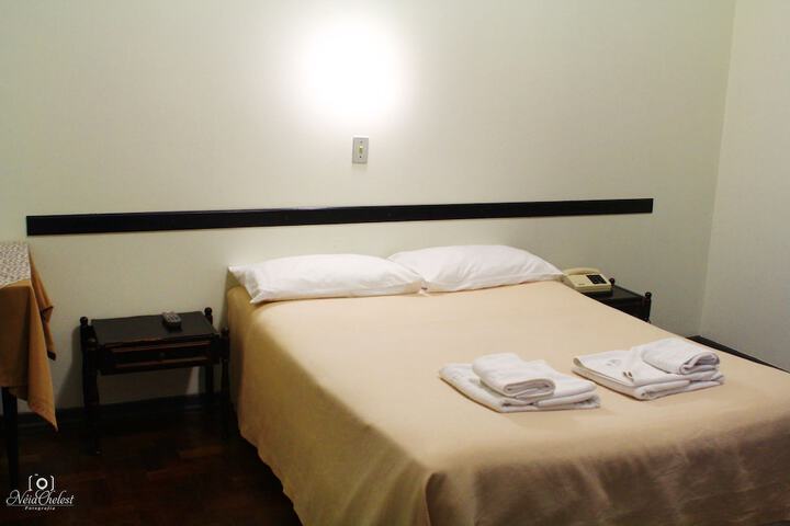 Room 6 of 100