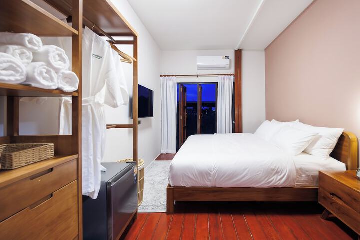 Room 11 of 38