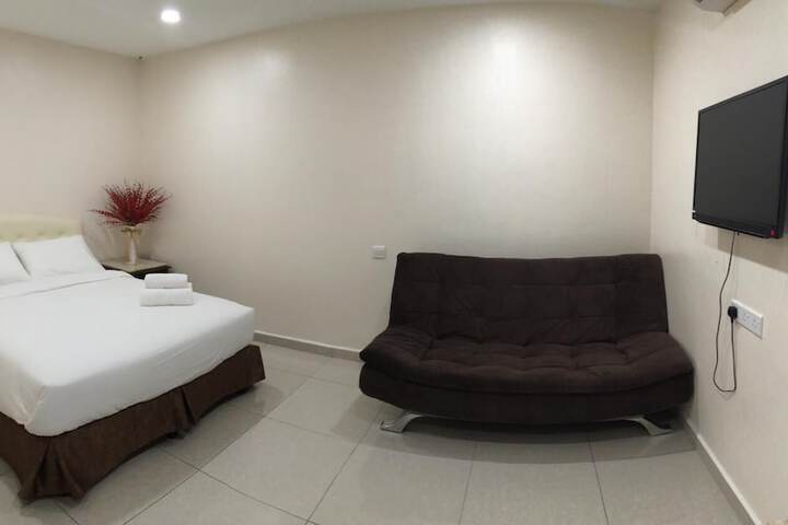 Room 9 of 18