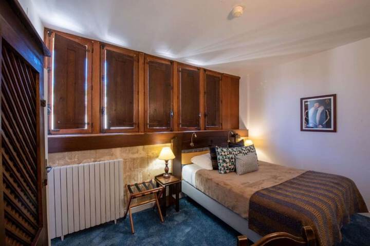 Room 33 of 124