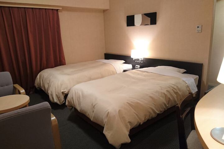 Room 10 of 68