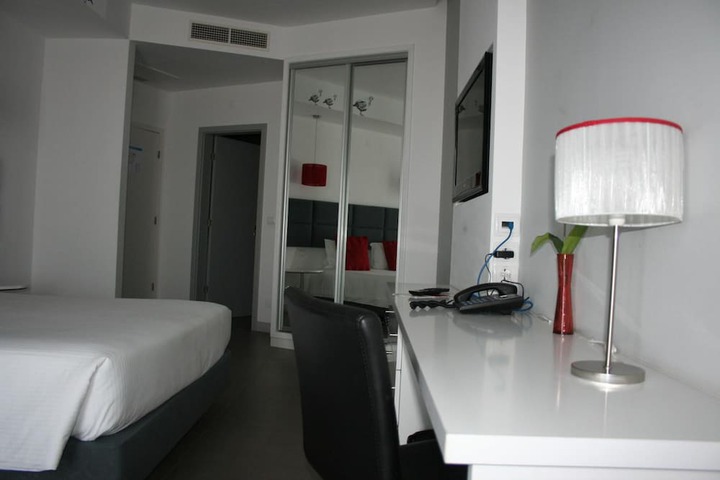 Room 12 of 50