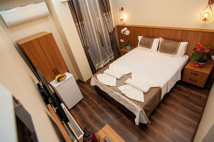 Room 16 of 62