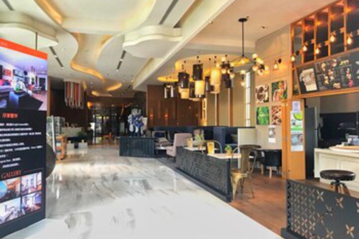 Ballroom/Hall 17 of 61