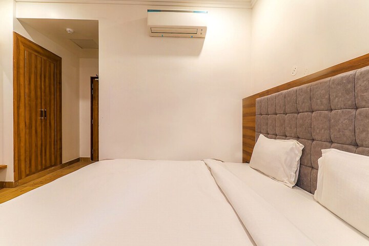 Room 13 of 40
