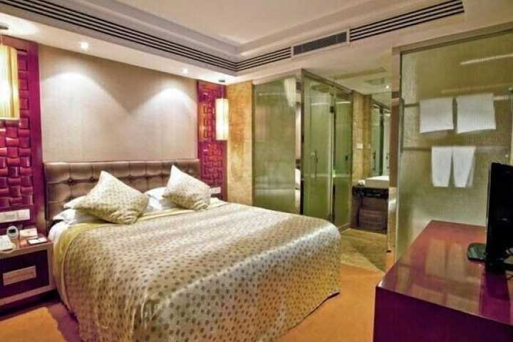Room 8 of 17