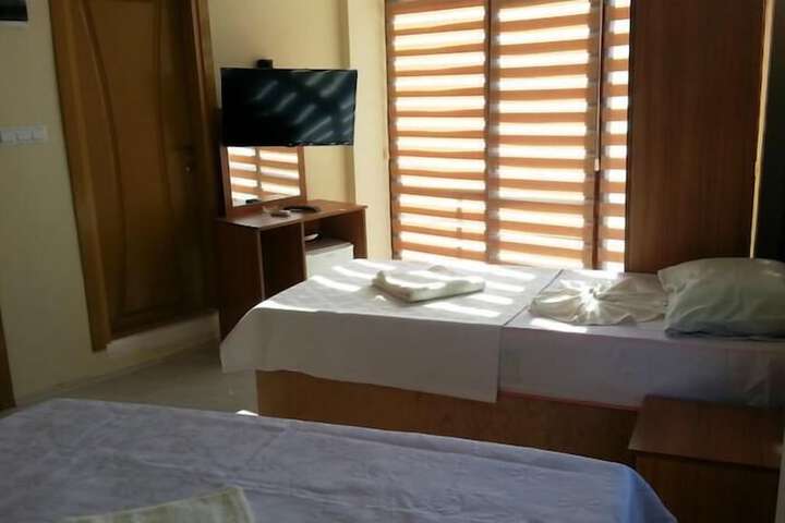 Room 13 of 21