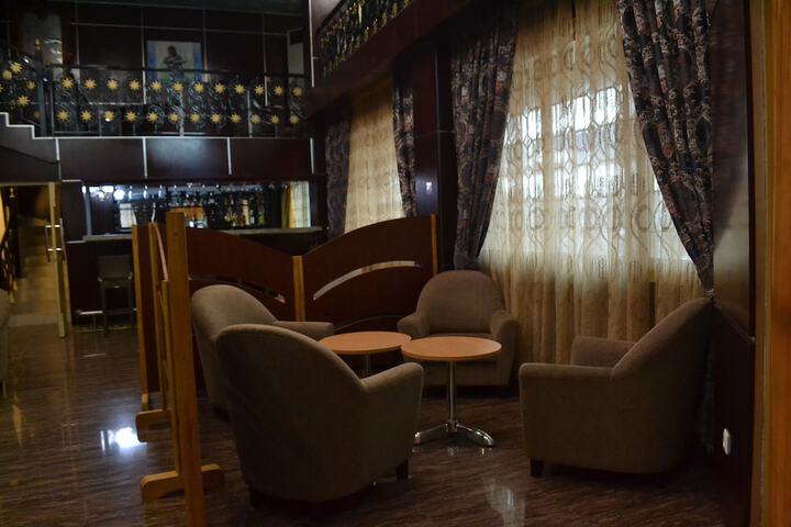 Lounge 46 of 59