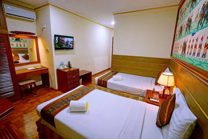 Room 33 of 153